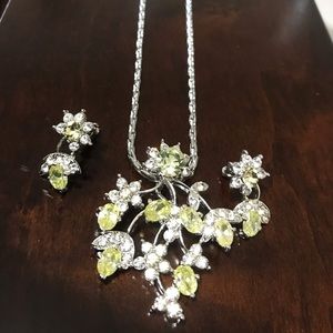 Pendant earring with chain